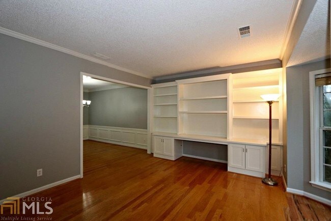 Foto del edificio - 7250 Treyburn Dr