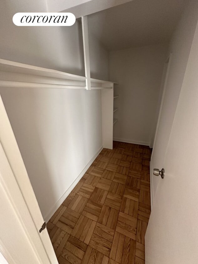 80 Knightsbridge Rd, Great Neck Plaza, NY 11021 Room for Rent in