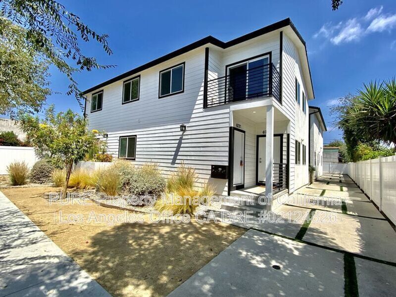 Foto principal - 6732 1/2 Irvine Avenue