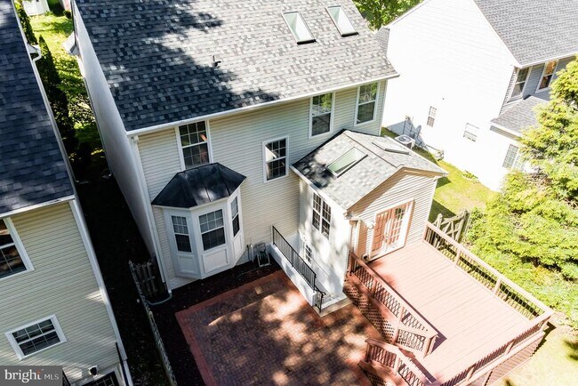 Foto del edificio - 17 Sharon Ln
