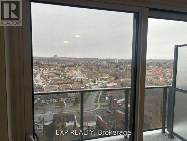 Photo du bâtiment - 204 Burnhamthorpe Rd E