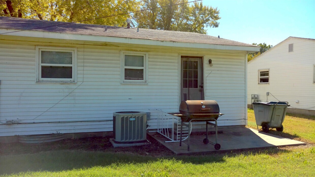 Building Photo - 1522 Beverly Dr