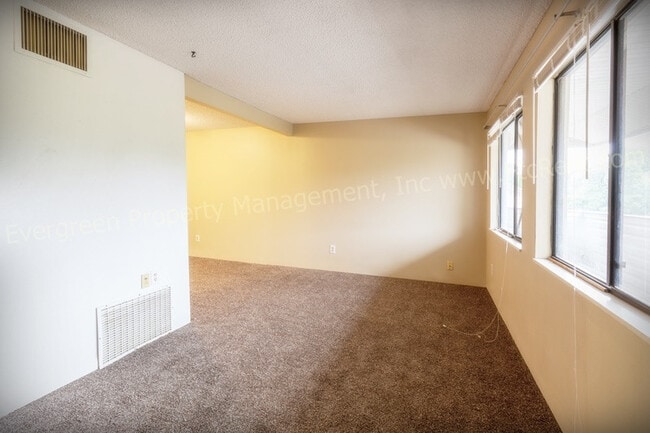 Building Photo - 1705 Heatheridge Rd