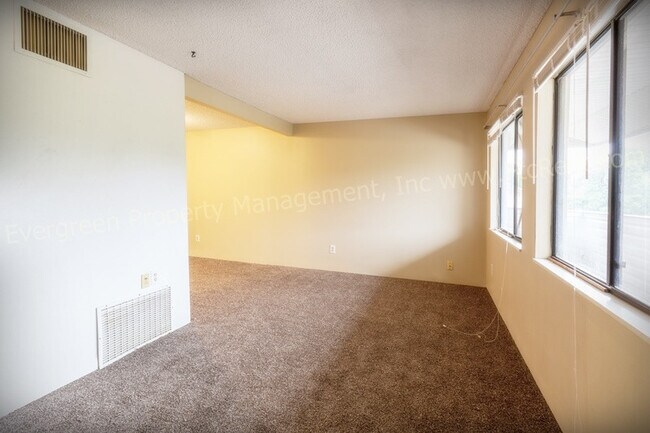 Foto del edificio - 1705 Heatheridge Rd