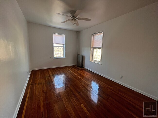 Building Photo - --====Enormous Washington Heights 2 bedroo...