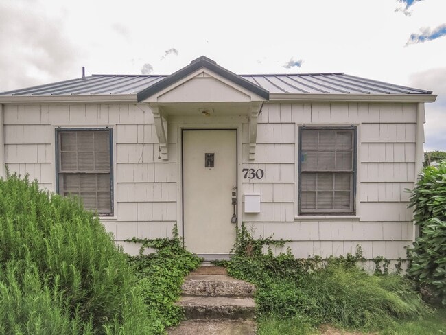 Building Photo - 1 Bedroom Cottage available in Salem !