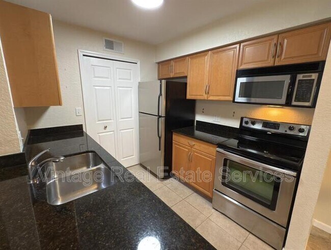 Building Photo - 3261 Haviland Ct
