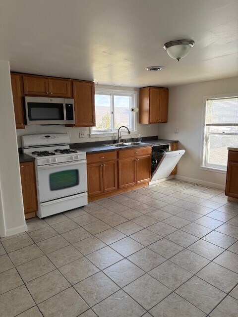 Foto del edificio - 237 W 3rd St