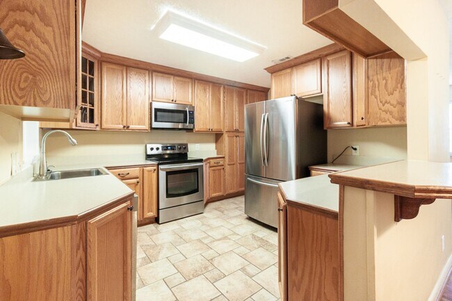 Building Photo - Updated Arlington Home