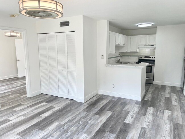 Building Photo - 1760 Palm Cove Blvd