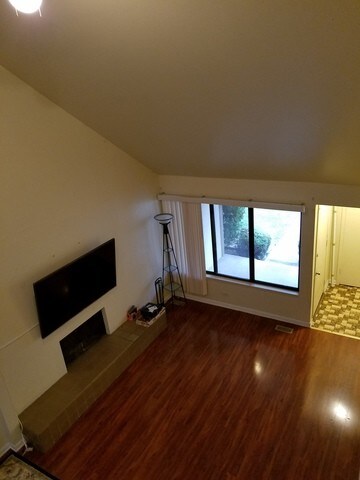 Building Photo - 556 Woodfield Trail