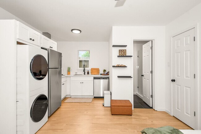 Building Photo - 3508 Omega St