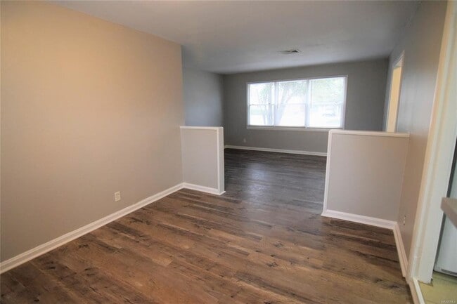 Building Photo - 1201 Buckingham Dr