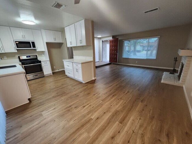 Foto del edificio - Upgraded 3BR/2BA HOME FOR RENT LAKESIDE/SANTEE (Lakeside/Lakeside Farms)