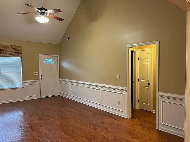 Building Photo - 316 Hogan Way
