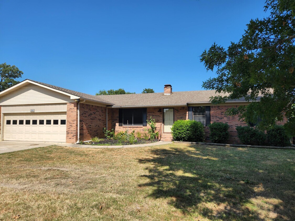Foto principal - 603 Rosewood Dr