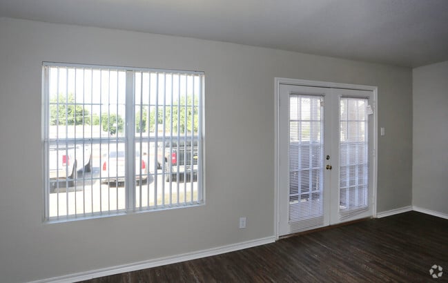 2Bd/2Bath - ReNew Hyde Park
