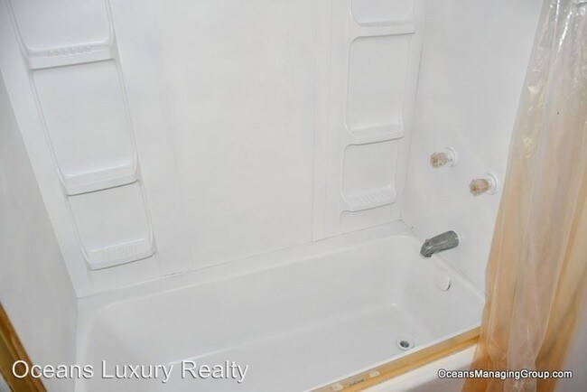 Foto del edificio - 2 br, 2 bath House - 1036 June Terrace