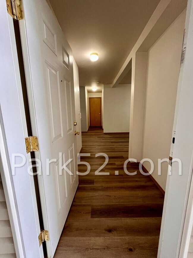 Foto del edificio - $300 Off First Full Month! 1 Bedroom 1 Bathroom - Ground Floor - Bonney Lake Condo - #D2