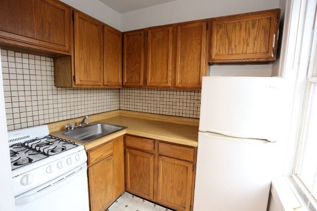 Foto del edificio - 653 W Belmont Ave