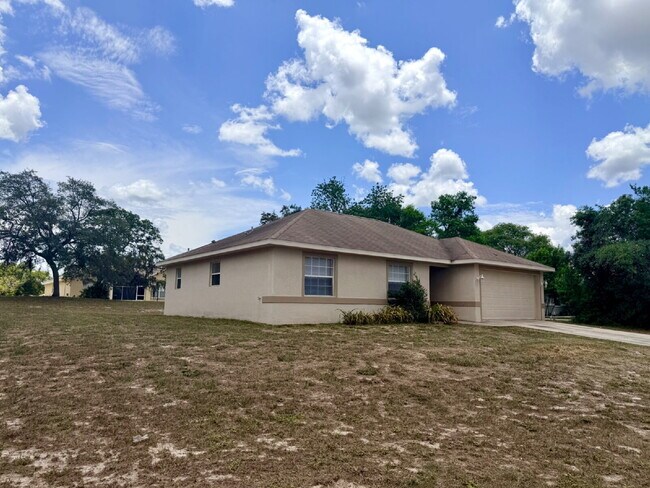 Foto del edificio - 3 Bedrooms, 2 Bathrooms, 2 Car Garage Home For Rent.