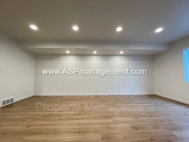 Building Photo - 617 W Koins Way