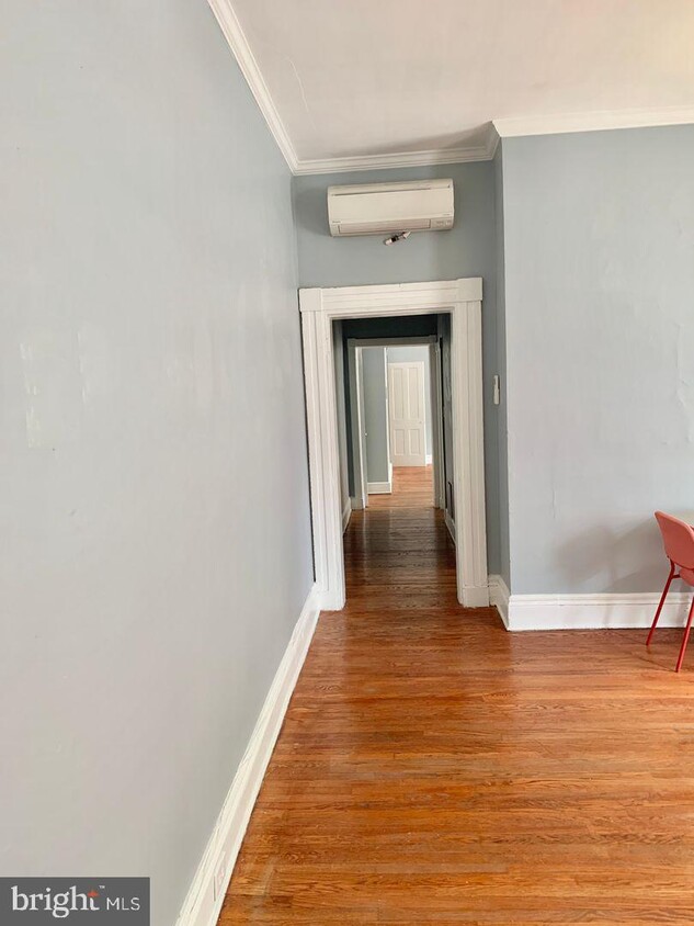 Primary Photo - 24 E Madison St