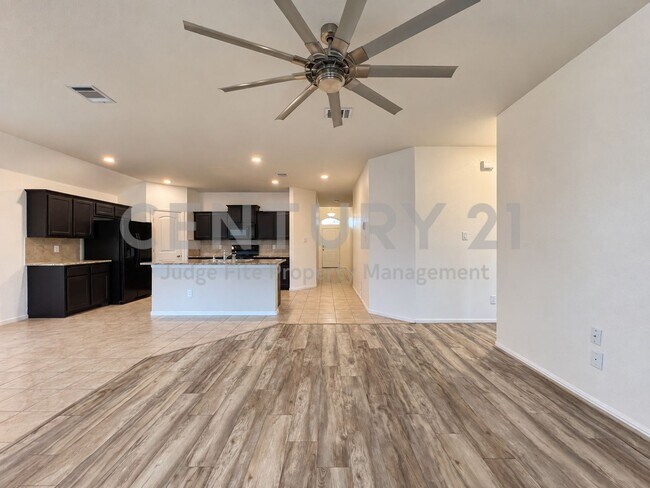 Building Photo - 712 Ben Lake Trl