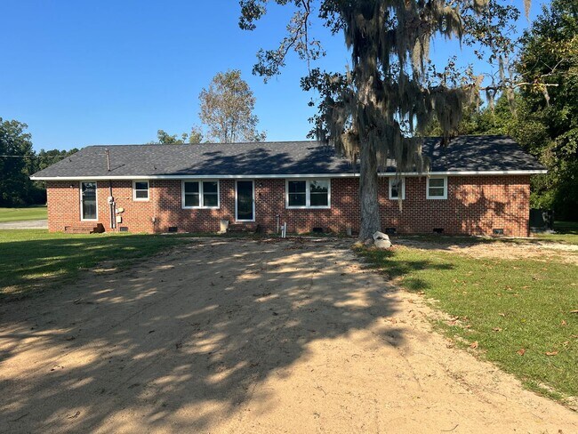 Building Photo - AVAILABLE NOW – Peaceful 3 Bedroom Home on...