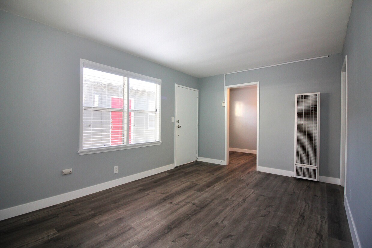 Unit - 345 20th E St