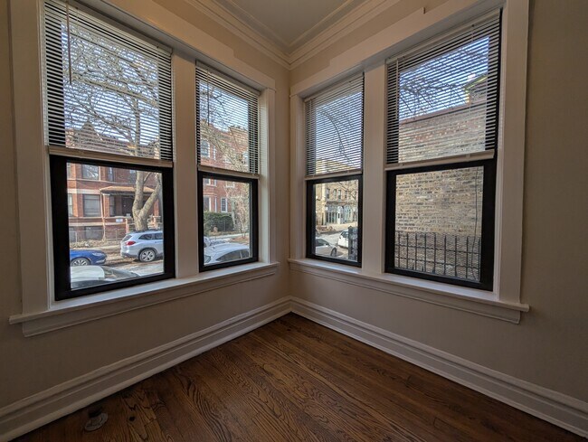 Foto del edificio - 2638 N Milwaukee Ave