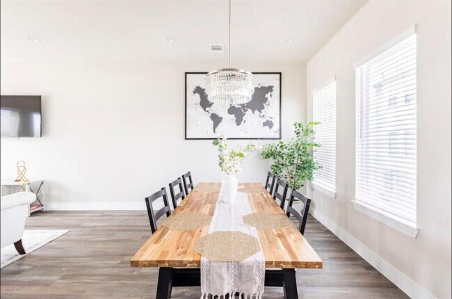 Foto del edificio - 1740 Cove Cres Ct