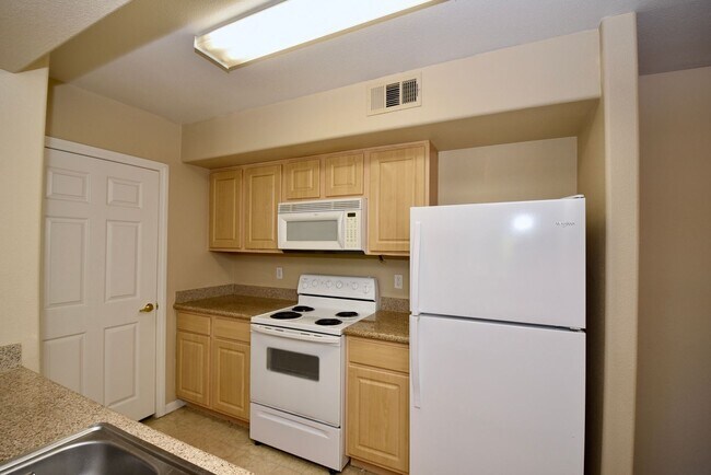 Foto del edificio - Cozy 1 Bedroom Condo 2nd Floor At Coronado...