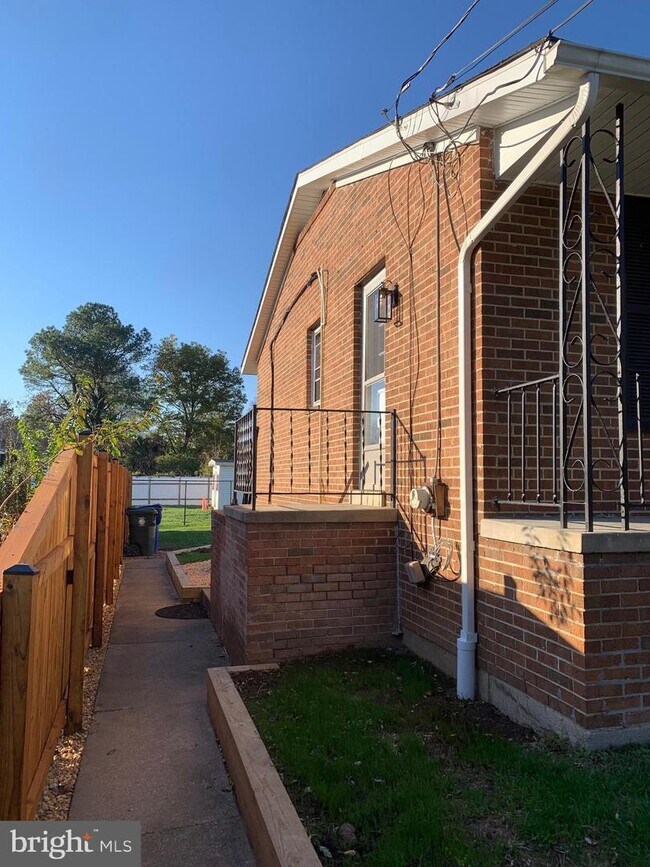 Building Photo - 8002 54th Ave
