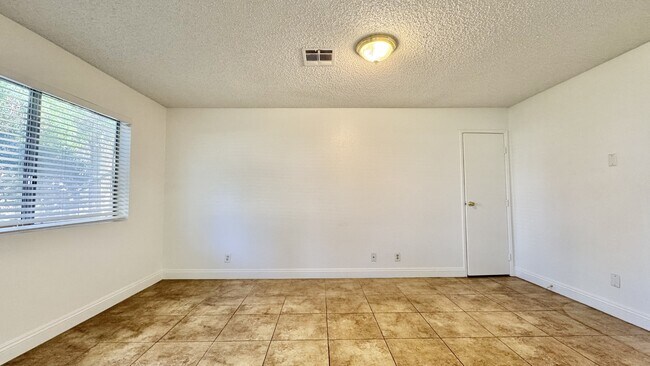 Foto del edificio - 5151 W Pioneer Ave