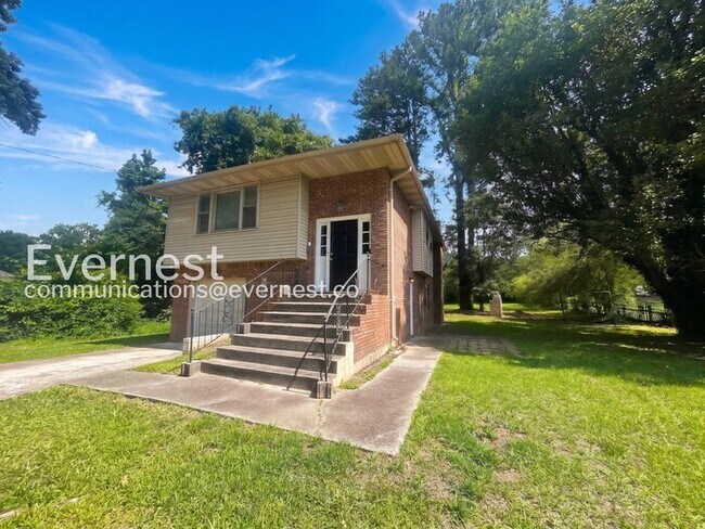 Foto del edificio - Limited Time Special Offer / Spacious 3 Bed, 2 Bath Home with Modern Amenities / Pet-Friendly / A...