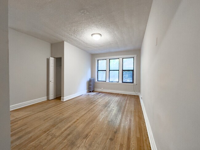 Building Photo - 1540 N Kedzie Ave
