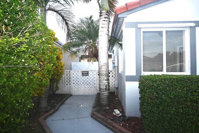 Building Photo - 17501 SW 142nd Ct