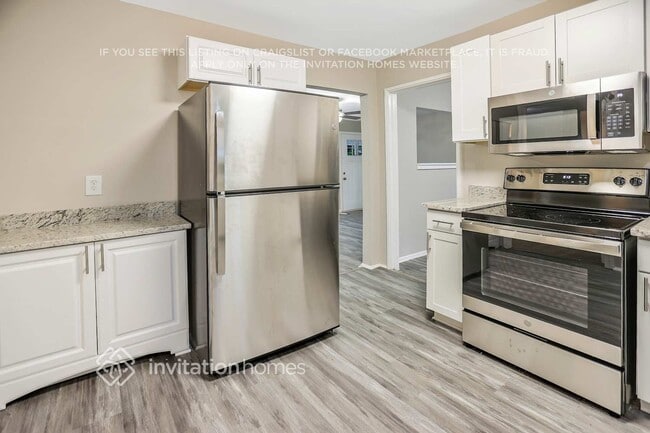 Building Photo - 3473 Pinehill Dr
