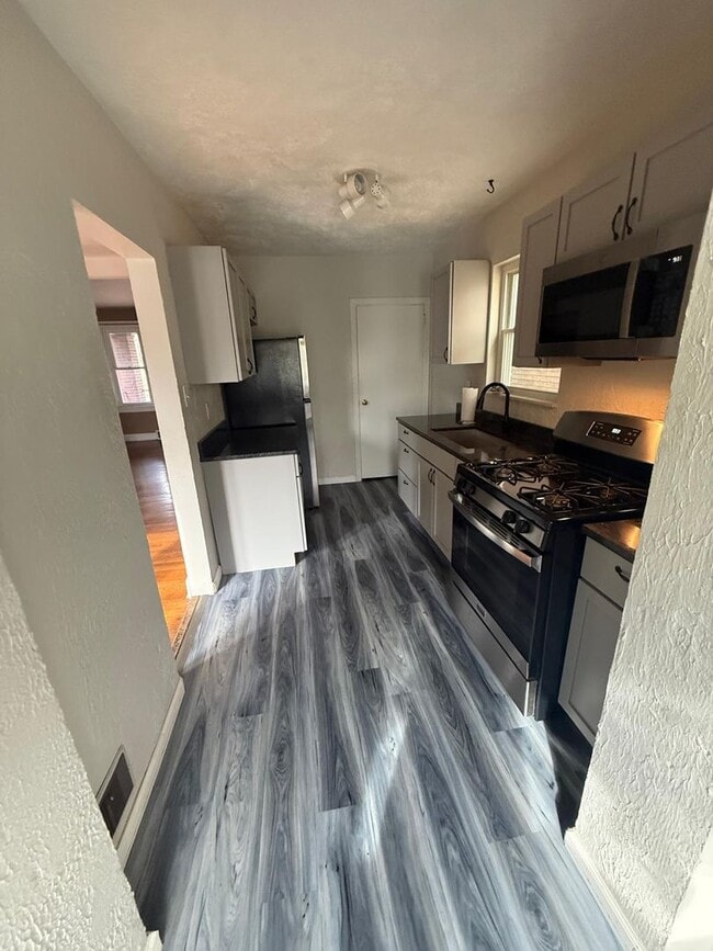 Building Photo - Newly Renovated 3BD 1BA house in Mt. Washington!