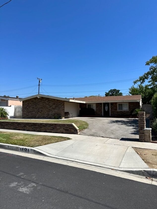 Foto principal - COMING SOON! 3 Bedroom Home for Rent in Ca...