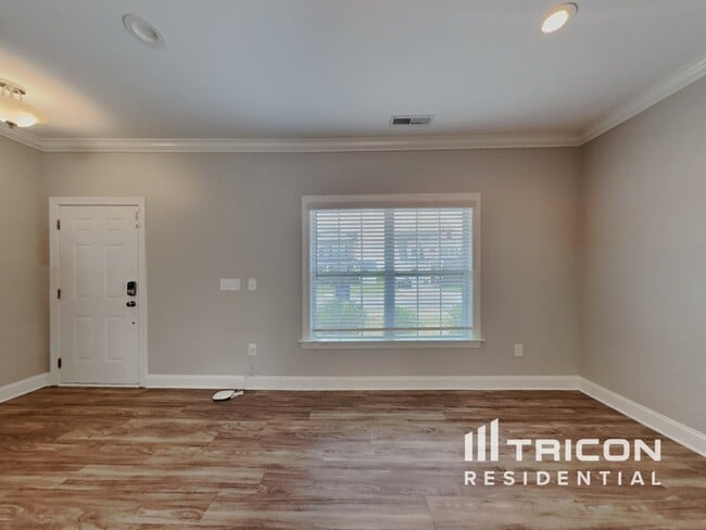 Building Photo - 117 W Falcon Ct