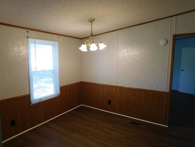 Building Photo - Refreshed Modular Home in the Heart of Hav...