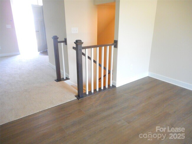 Foto del edificio - 421 Serenity Cir