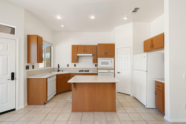 Building Photo - 45160 Debbie Dr