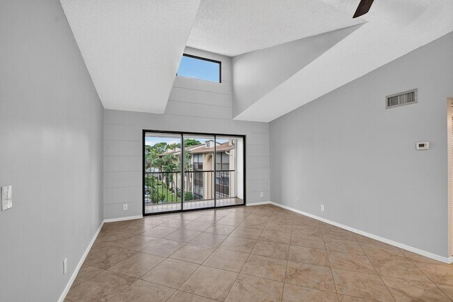 Foto del edificio - 812 Sky Pine Way