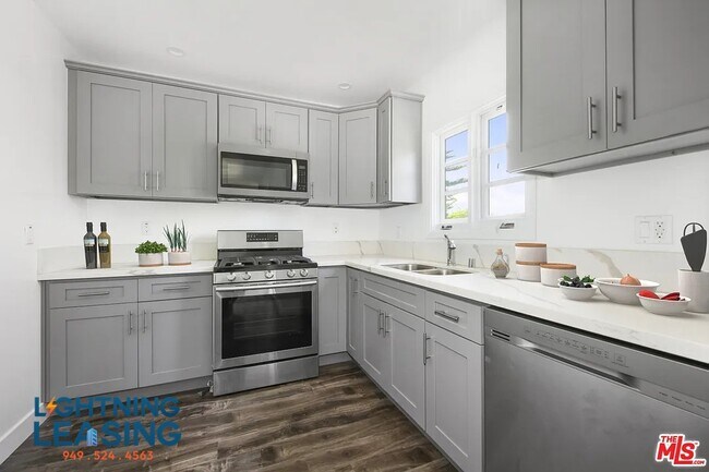 Foto del edificio - 1050 1/2 Meadowbrook Ave-A