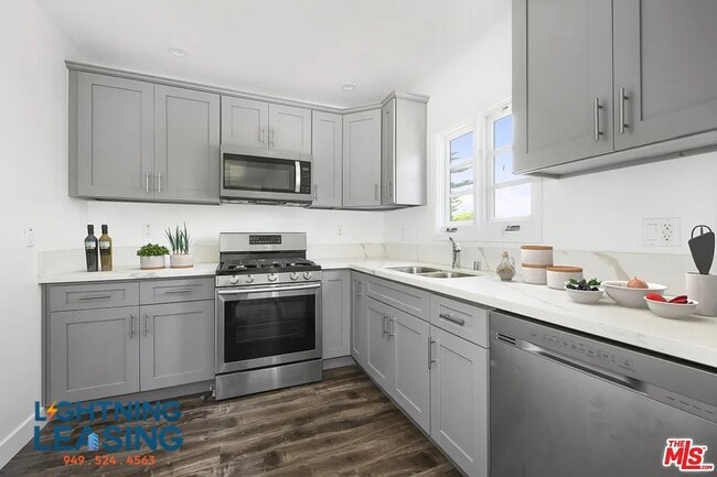 Building Photo - 1054 Meadowbrook Ave