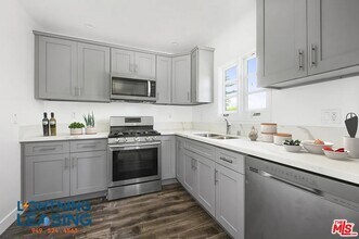 Building Photo - 1523 1/2 Meadowbrook Ave