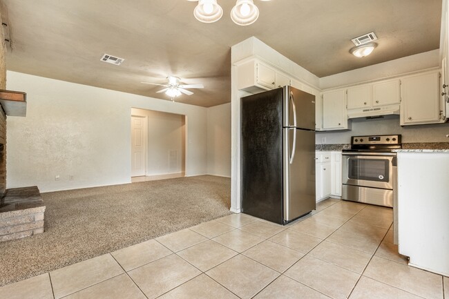 Foto del edificio - 820 S Highland Dr